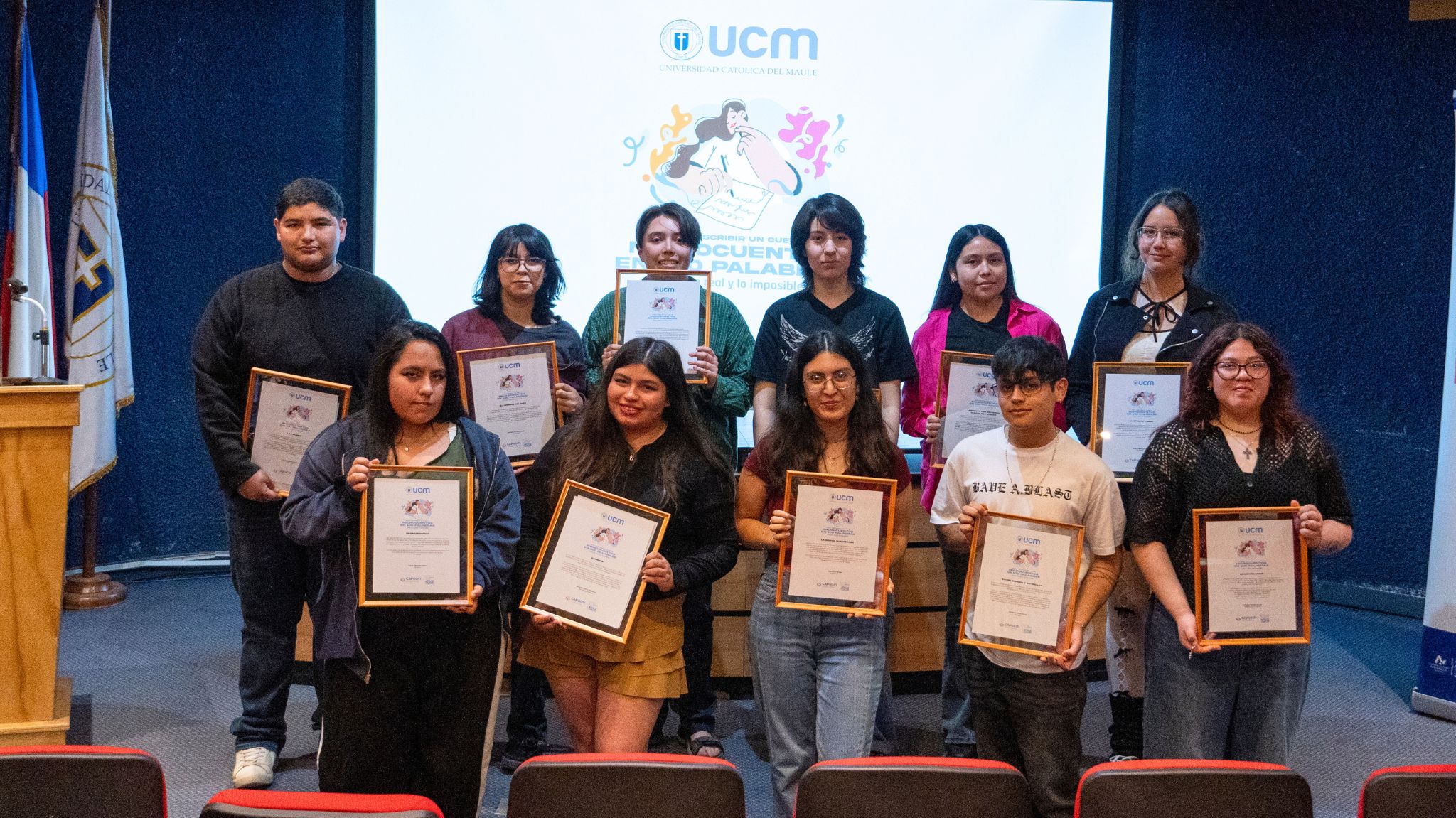 Estudiantes PACE UCM participaron de ceremonia de premiación del concurso Microcuentos en 100 palabras